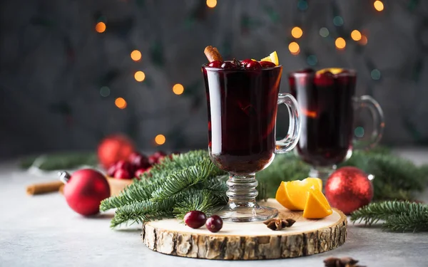 Glasses Mulled Wine Cranberries Cinnamon Stick Christmas Background New Years — Fotografia de Stock