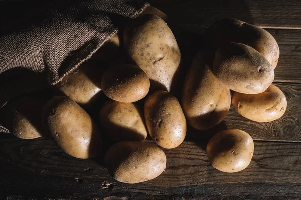 Harvest Potatoes Burlap Sack Rustic Background — Stock Photo, Image