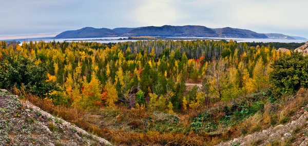 A baía do rio Volga as montanhas Zhiguli . — Fotografia de Stock