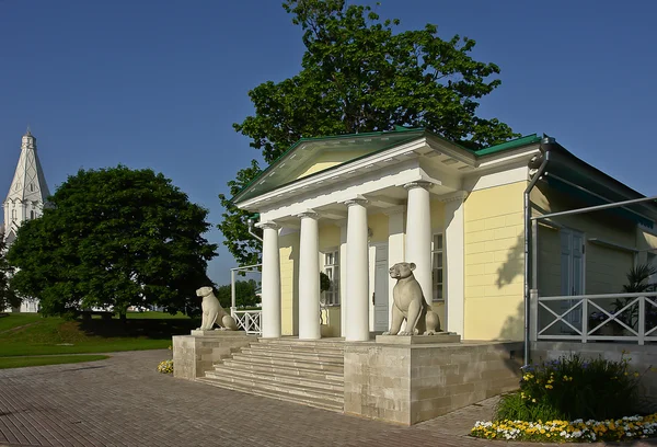 Porch summer pavilion in royal residence Kolomenskoye. — Stock Photo, Image