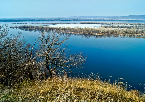 Wiosna nad rzeką Wołgą. — Zdjęcie stockowe