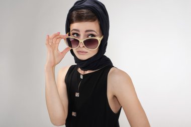 retro tarzı güzel bir genç kadın