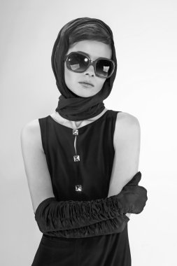 retro tarzı güzel bir genç kadın