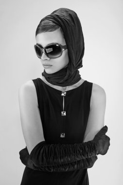 retro tarzı güzel bir genç kadın
