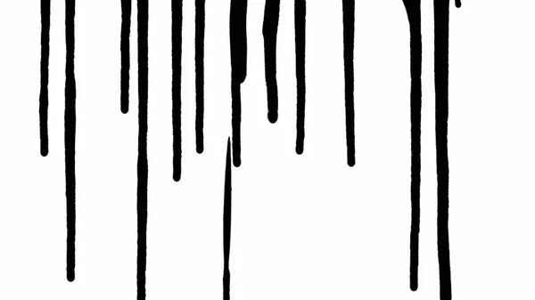 Dunne druppels gemorste verf druppelen over de witte achtergrond. Geïsoleerde zwarte inkt druipt op wit papier en vormt stroming en stromen. Gemorste verf van dichtbij. Slow motion klaar 59,94fps. — Stockfoto