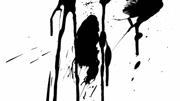 Thin trickles of spilled paint trickle down the white background. Isolated black ink drips onto white paper and forms flow and streams. Spilled paint close up. Slow motion ready 59.94fps. — Stock Photo, Image