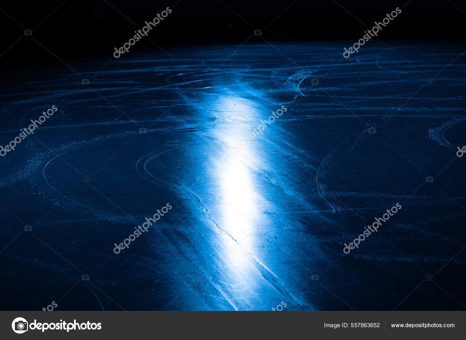 Entrenamiento De Patinaje Artístico En Pista De Hielo Atletas Cansados  Después De Un Ejercicio Difícil Foto de archivo - Imagen de ensayo,  patinaje: 168165690, image size:1600x1167