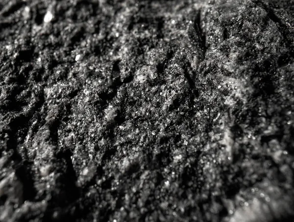 Piedra natural con patrón texturizado y rugosidad. Gris, mármol negro y blanco textura de granito, superficie de granito y fondo. Material para la construcción. Macro primer plano de la superficie de piedra en relieve. —  Fotos de Stock