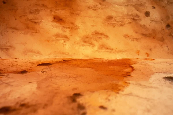 Superficie salina del Himalaya. Fondo de sal rosa cristal natural. Cristal mineral de sal marina para cocinar, condimentar, medicinas, spa, salud. Primer plano textura y patrón de piedra de sal del Himalaya rojo naranja. —  Fotos de Stock