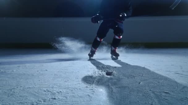 Ishockey Rink Arena: Professionell spelare skytte, slå, slå pucken med Hockey Sticks. Dramatisk närbild Skott, Cinematic Lighting, 3D Puck Flying in Slow Motion. 2 i 1 förpackning — Stockvideo