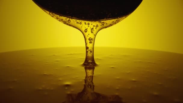 Honey dripping, pouring from spoon. Thick viscous honey molasses dripping. Close up of golden honey liquid, sweet product of beekeeping. Sugar syrup is pouring. Healthy and curative dessert. — Vídeo de stock