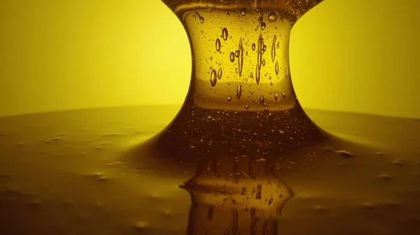 Honey dripping, pouring from spoon. Thick viscous honey molasses dripping. Close up of golden honey liquid, sweet product of beekeeping. Sugar syrup is pouring. Healthy and curative dessert. – stockfoto