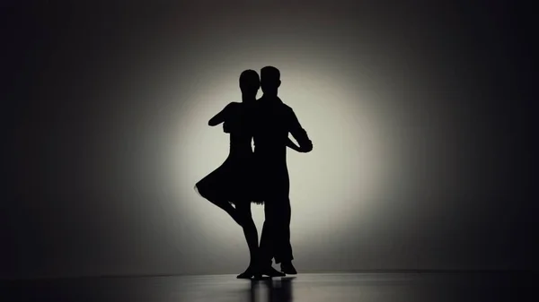 Пристрасні Елементи Танго Хореографії Виконанні Пари Професійних Бальних Танцюристів Чорні — стокове фото