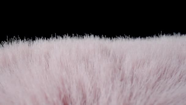 Textur Mjuk Fluffig Rosa Päls Tyg Svart Bakgrund Faux Hårig — Stockvideo