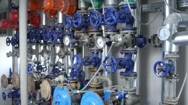 Unidad Producción Parte Del Taller Fabricación Grifos Azules Barómetros Válvulas — Vídeo de stock