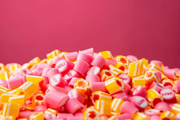 Bunch Pink Inscription Love Yellow Striped Caramel Candies Pink Background — Photo