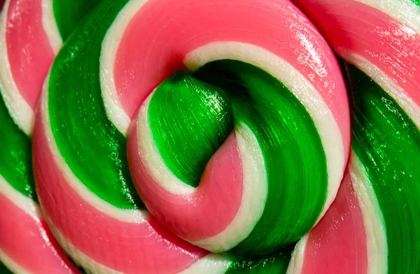 Sucettes Rondes Caramel Rose Vert Torsadées Spirale Bonbons Sucrés Colorés — Photo
