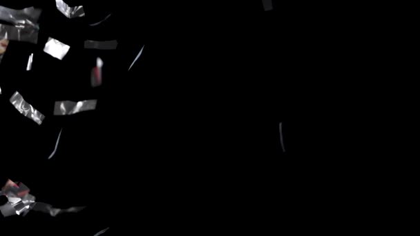 Срібні Стрічки Конфетті Падають Ізольований Чорний Фон Частинки Блискучі Кремезні — стокове відео