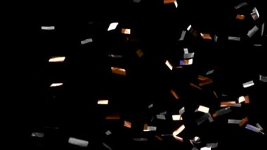 İpeksi ve altın konfeti şeritleri izole edilmiş siyah bir arka plana dökülüyor. Parçacıklar, stüdyo ışıklarında parıldıyor ve parıldıyor. Parlayan konfeti havada süzülüyor. Neşeli arkaplan