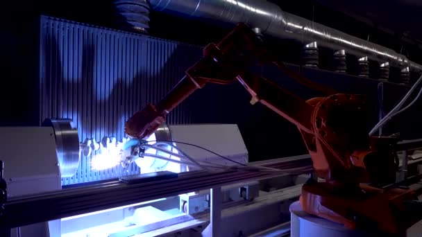 Saldatrice Robotizzata Industriale Automatica Che Applica Rivestimenti Metallo Mediante Spruzzatura — Video Stock