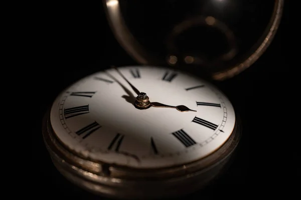 Dial Antique Clock Minute Hour Hands Lying Black Surface Silver — Fotografia de Stock