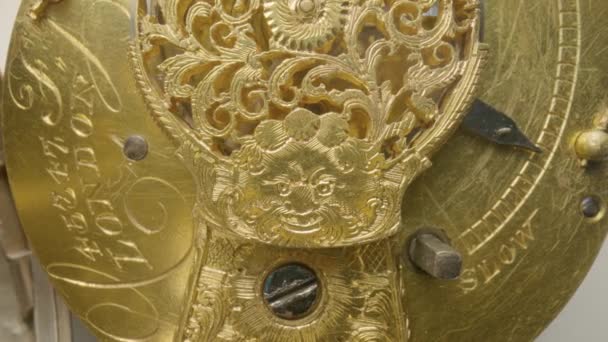 Clockwork Mechanism Macro Wheel Carved Pattern Curlicue Antique Gold Clock — Stock Video