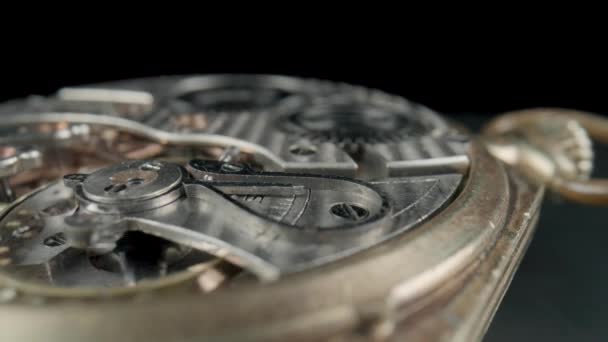 Macro Shot Internal Parts Antique Pocket Watch Clockwork Rotating Spring — Vídeo de Stock