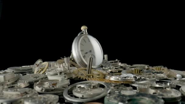 Srebrny Zegar Kieszonkowy Vintage Stosie Części Zegarka Przez Całą Dobę — Wideo stockowe