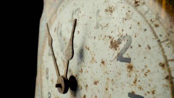 Old Dial Rusty Weathered Hour Minute Hands Numerals White Face — Vídeos de Stock
