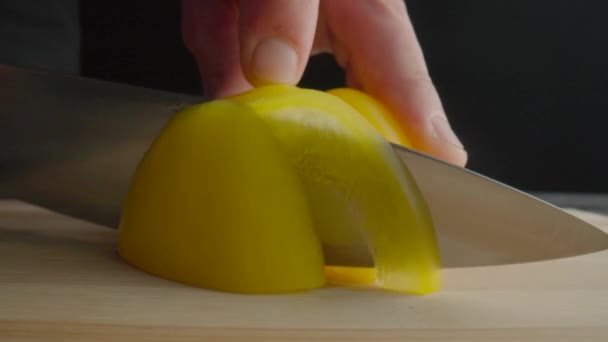 Hands Man Knife Slicing Yellow Sweet Pepper Semiring Process Cutting — Stok Video