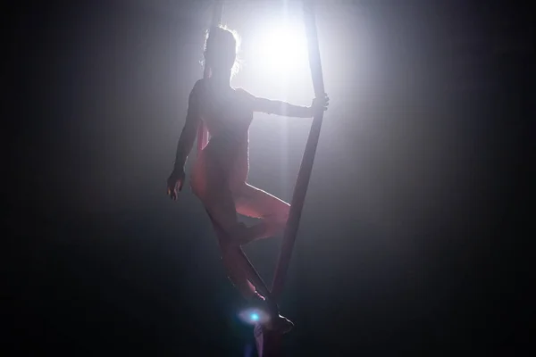 Young Woman Performing Circus Aerial Silk Dark Backlight Female Equilibrist — 图库照片