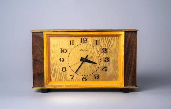 Old Wooden Clock Dial Yellow Frame Black Hands Numbers Brown — Fotografia de Stock