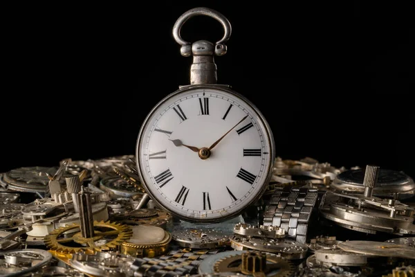Old Silver Pocket Watch Pile Gears Gearwheels Cogwheels Metal Bracelet — Stockfoto