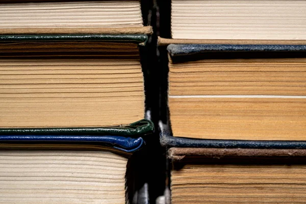 Shelves Old Books Stacks Textbooks Shabby Red Blue Green Covers — Stockfoto