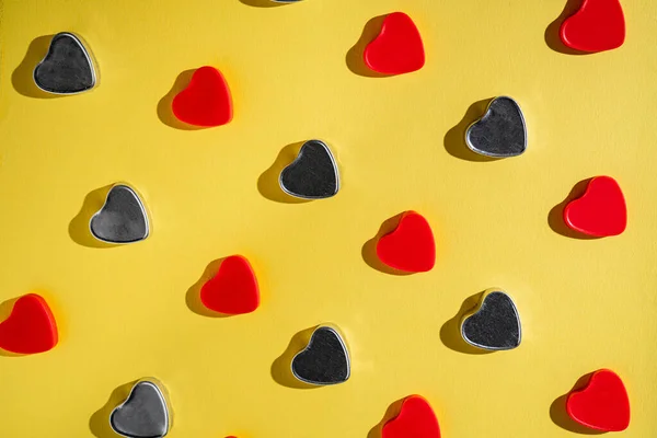 Pattern Rows Red Dark Gray Hearts Isolated Yellow Studio Background — Stock Photo, Image