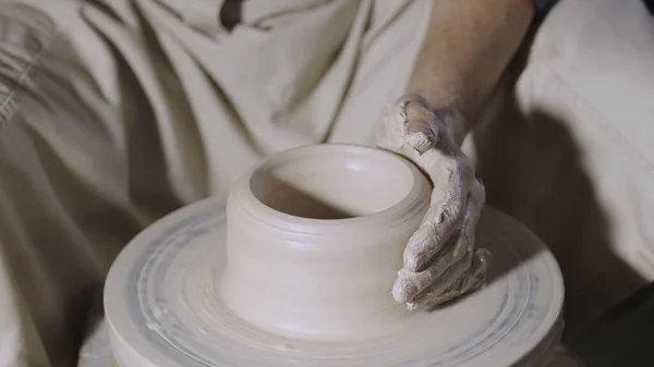 Wet Male Potters Hands Sculpting Soft Clay Shaping Pot Potters — Stock Photo, Image