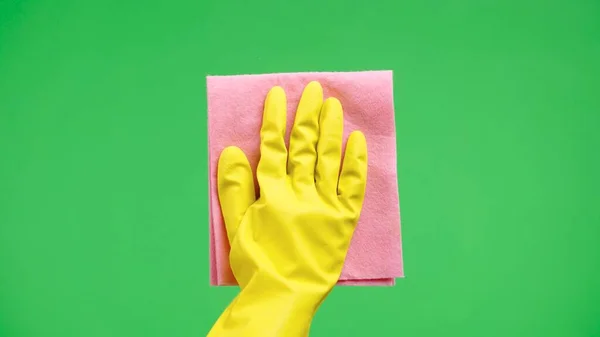 Frau Hand Hand Mit Gelben Gummihandschuhen Wischt Fensterglas Mit Trockenem — Stockfoto