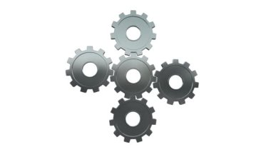 Üç boyutlu beş gümüş dönme dişli, dişli tekerlekler beyaz arka planda alfa kanallı izole. Metal şanzıman birlikte döner. Metalik saat veya şanzıman dönüyor. Sembol: