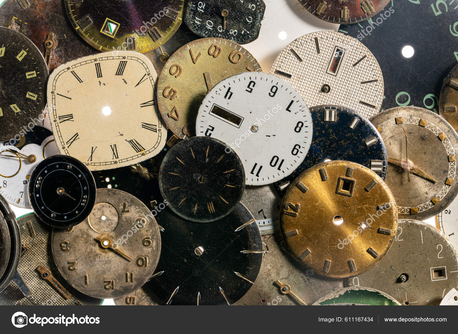 Top View Pile Old Worn Clock Dials Aged Scratched Watch — Stock