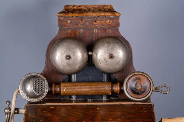 Ξύλινη Καφέ Αντίκα Τηλεφωνική Συσκευή Ακουστικό Vintage Shabby Τηλέφωνο Δύο — Φωτογραφία Αρχείου