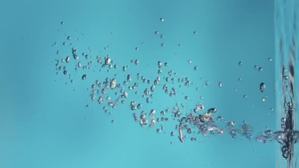Bolhas Brilhantes Voando Para Coluna Água Partir Superfície Formando Bolhas — Vídeo de Stock