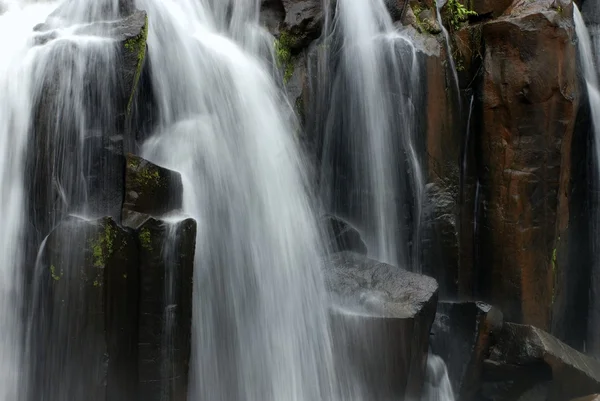 A waterfall in nature — Stock Photo, Image