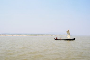 Yerel Nehir teknesinde