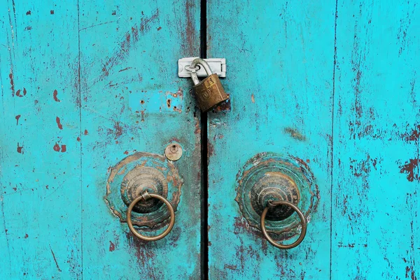 Uma velha fechadura da porta da casa — Fotografia de Stock