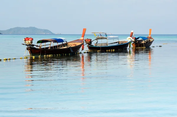 Reisen Boot in der Seelandschaft — Stockfoto