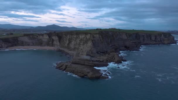 Enorme costa vista desde el dron — Vídeo de stock