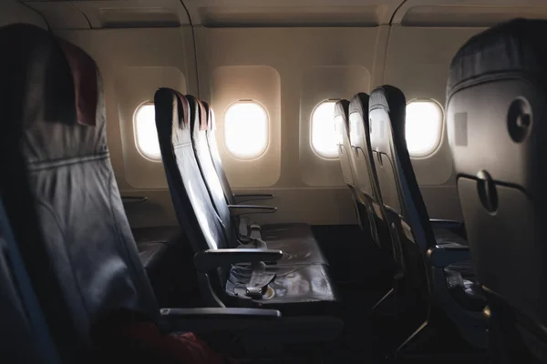Tomma säten på ett flygplan på väg att lyfta — Stockfoto