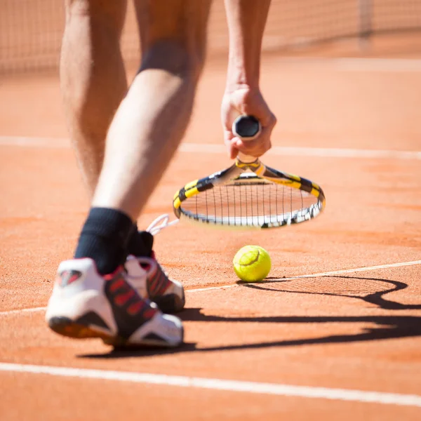 Sportsman catchs up his tennis ball with racket — Stock Photo, Image