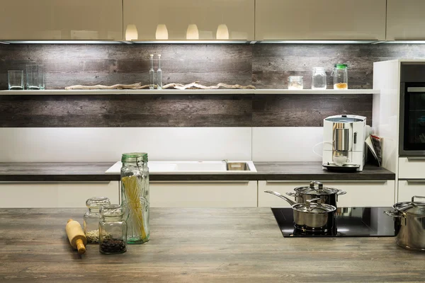 Modern ahşap optik mutfak — Stok fotoğraf