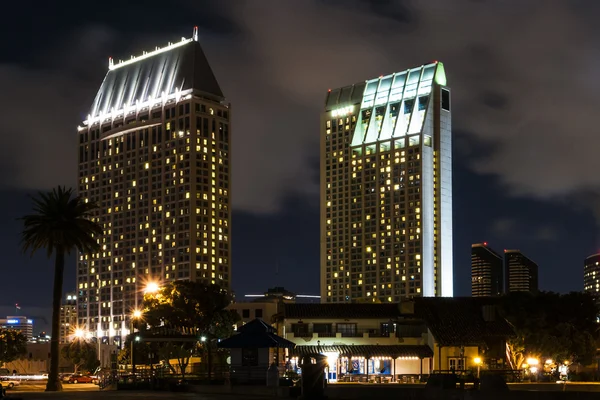 Two Skyscaper at night in San Diego — Stock Photo, Image